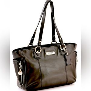 NWT Black leather Coach shoulder bag with extra heart key fob F19252 gal…